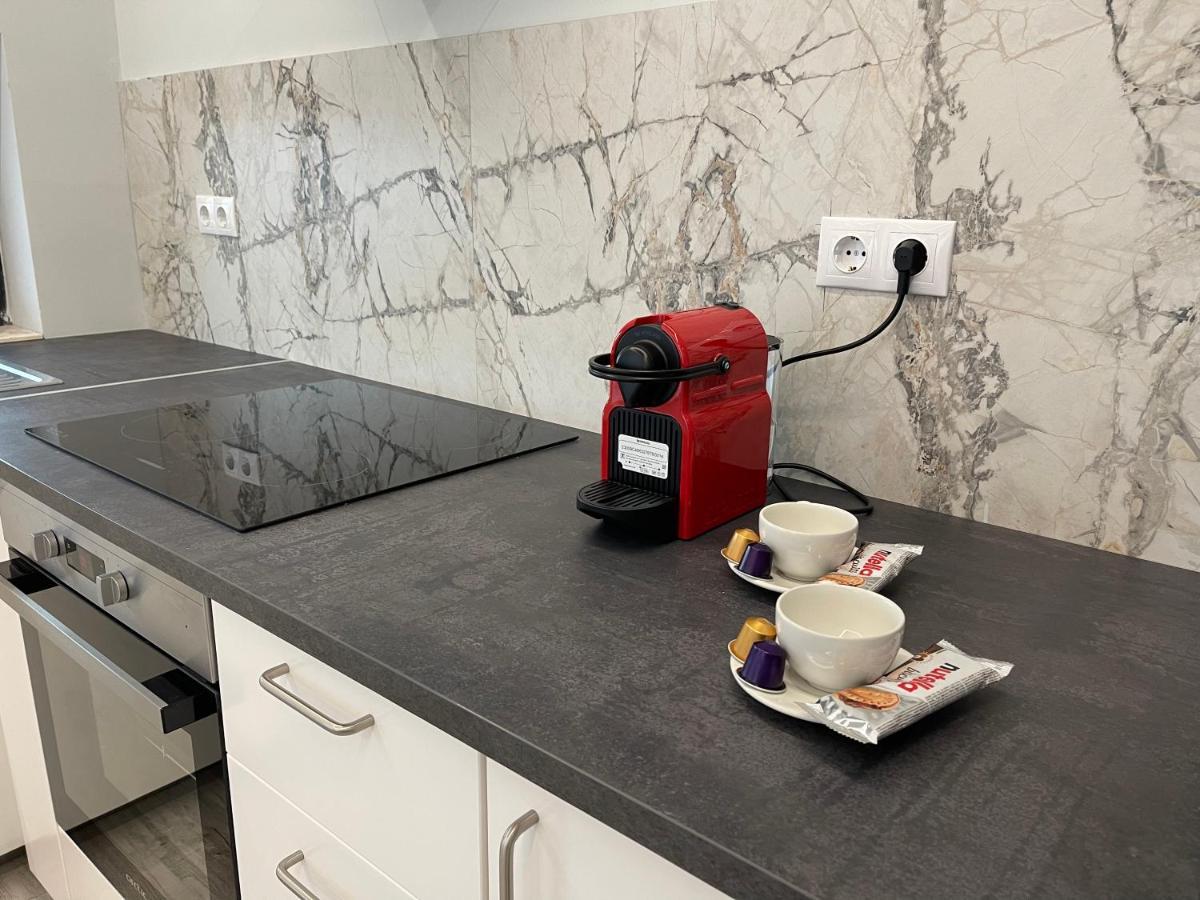 Noah Apartment Self Check-In Отопени Экстерьер фото