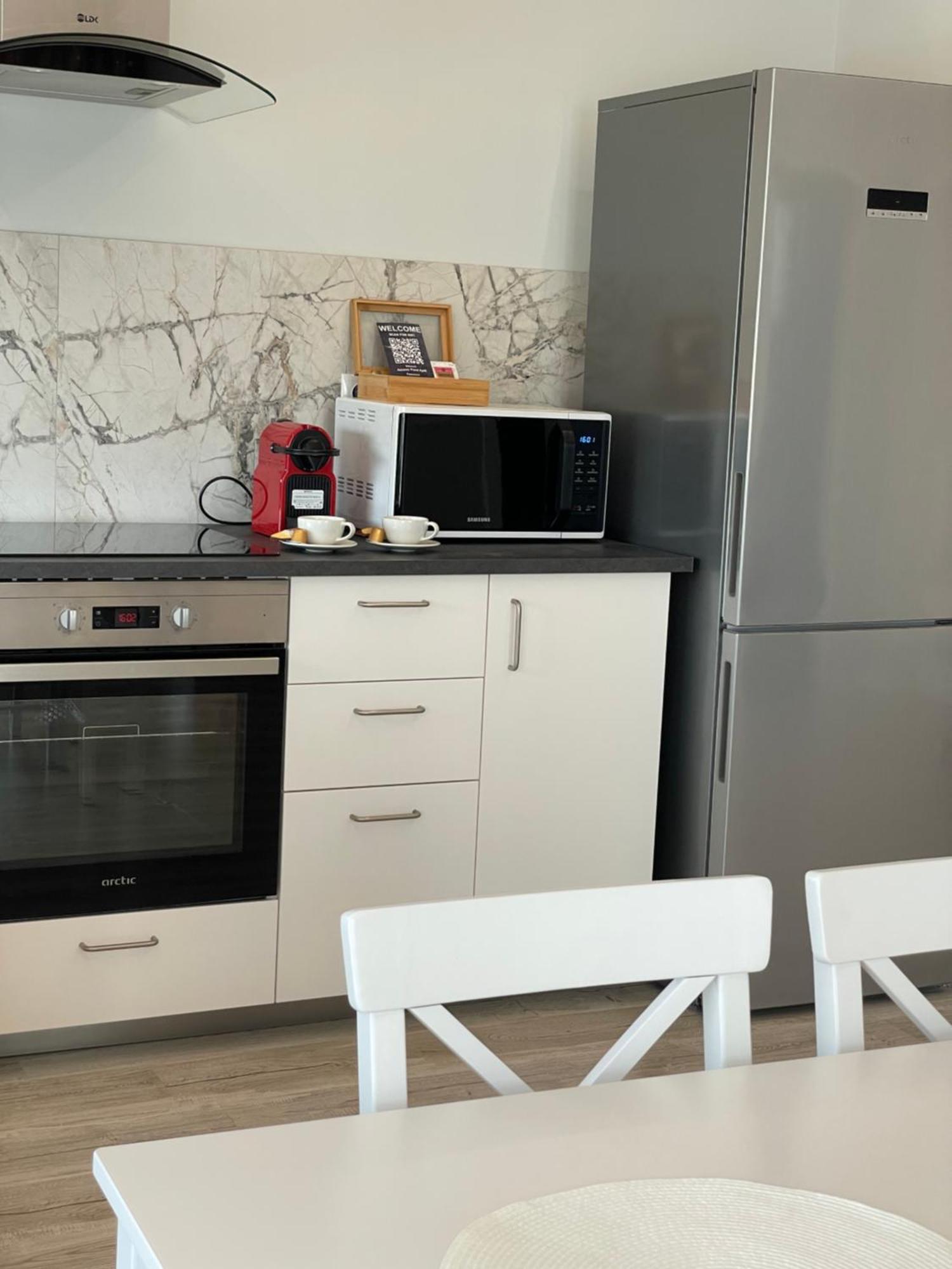 Noah Apartment Self Check-In Отопени Экстерьер фото