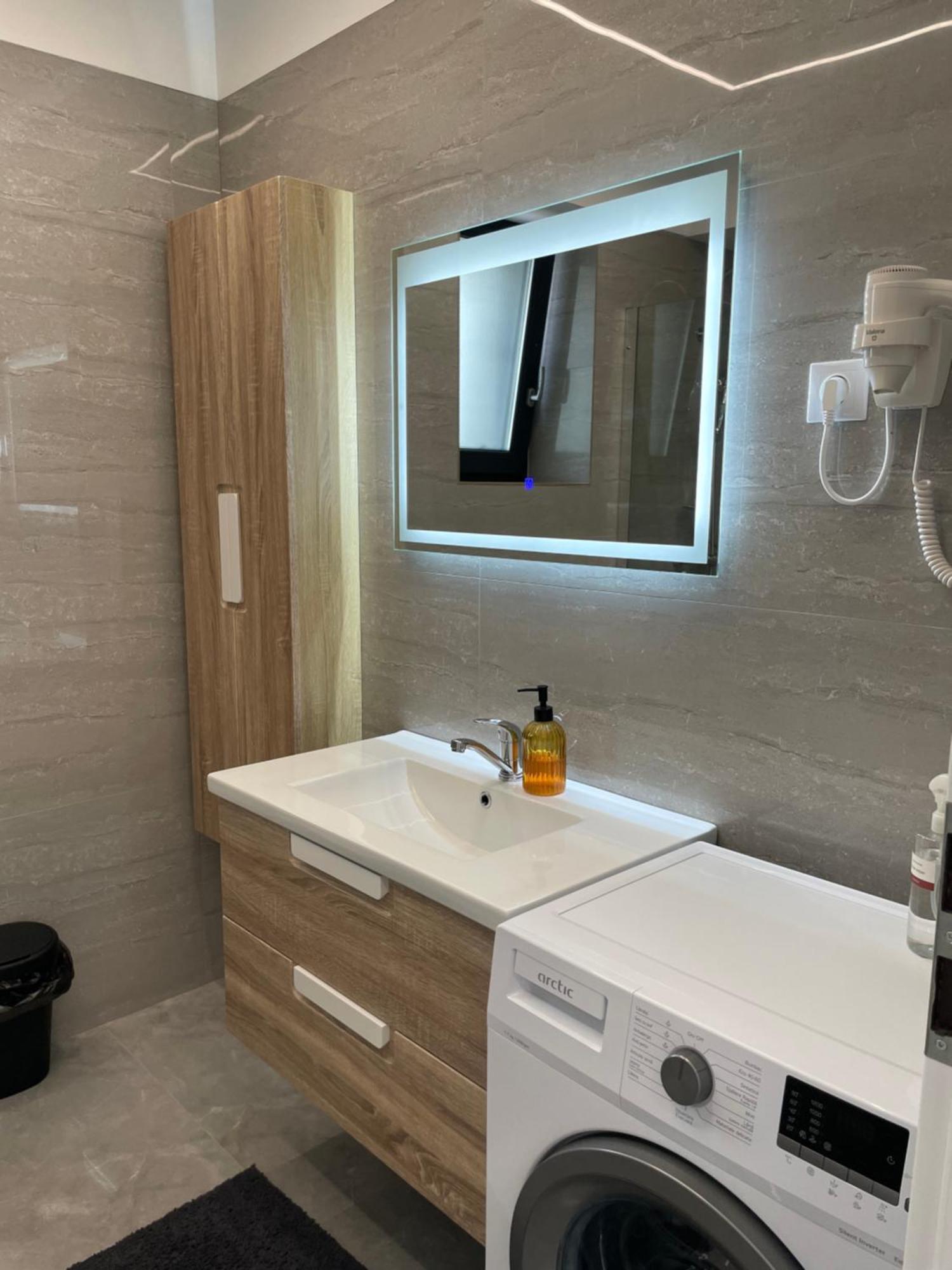 Noah Apartment Self Check-In Отопени Экстерьер фото